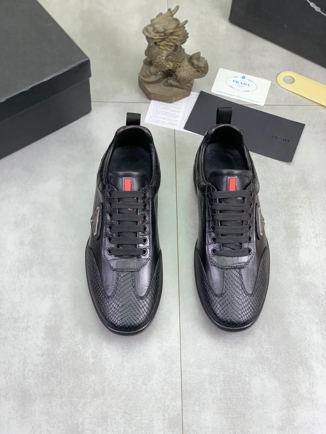 Men's Men's Shoes P400💰[New Style] The latest classic model of high-quality PRADA breathable and comfortable men's shoes is now on the official website, 1:1 copied, synchronized in Hong Kong, and on the same catwalk; all made of calfskin with breathable mesh fabric ➕Imported soft and comfortable sheep Leather lining, 🍡🍡original rubber outsole is non-slip and wear-resistant; comfortable to wear, attractive style, fine workmanship, and simple and neat shoe last, showing a man's courage and toughness, 👍size 38 to 44; 3⃣️colors🉑️ to choose from